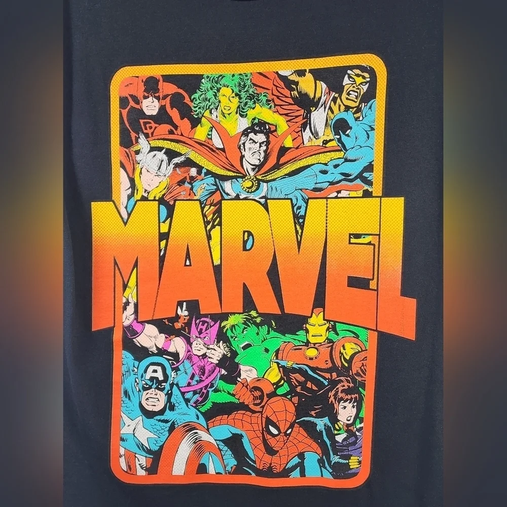 Marvel Men's Black and Multicolored Avengers Graphic T-Shirt, sz SM